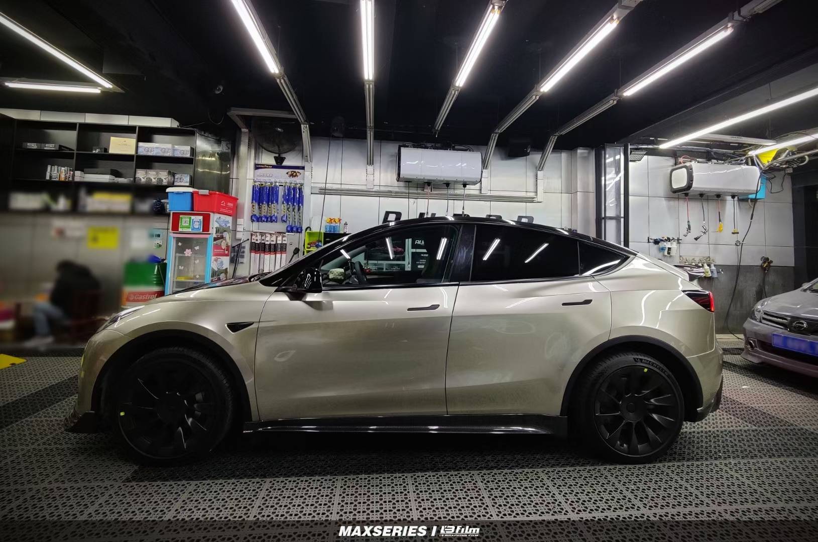 特斯拉modely汽车贴膜lbfilm改色膜lb液态金属香槟金