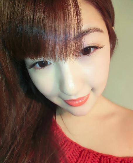 刘谦携妻儿上节目,妻子家底曝光:是富三代大美女,儿子乖巧可爱_王希怡