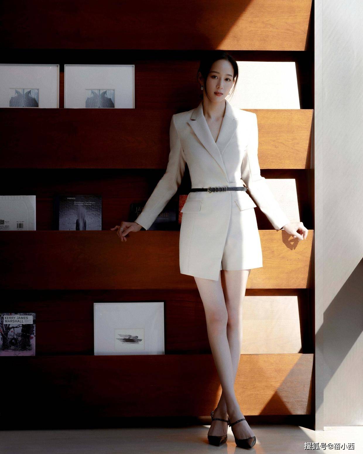 颜色 “张钧甯”的私服穿搭真时髦，穿格纹外套配卫衣，直接照穿也洋气