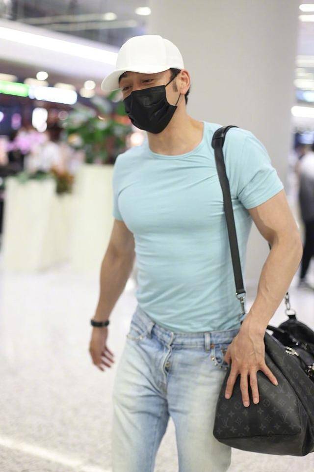 杨烁总算去油成功穿紧身衣也不显油腻健壮胸肌实在太加分