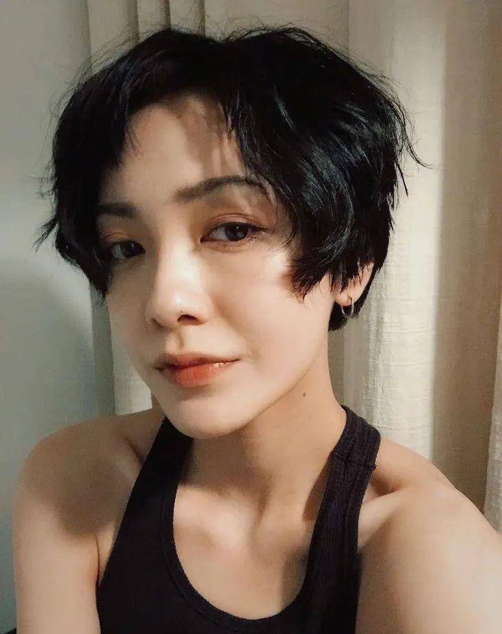 眼睛美人计|郭采洁的短发,又出圈了