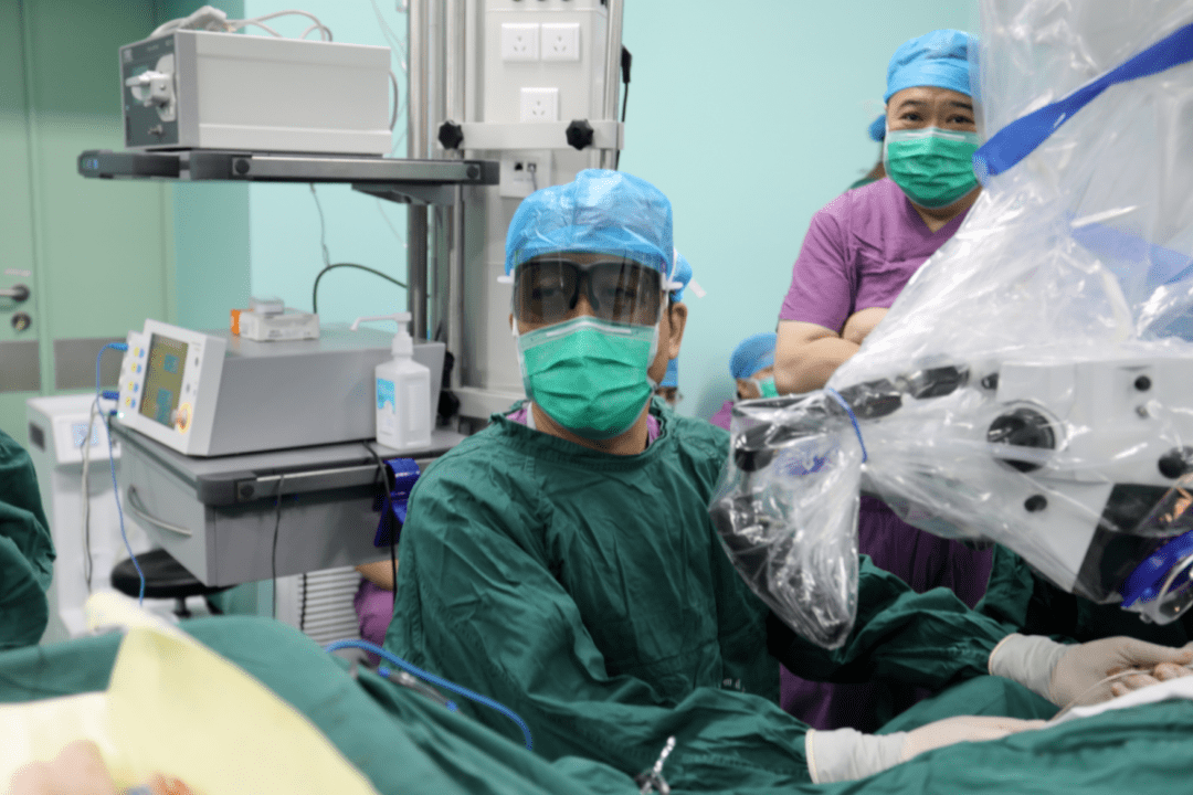 父亲|脑科团队勇闯“生命禁区” “拆除”脑干肿瘤