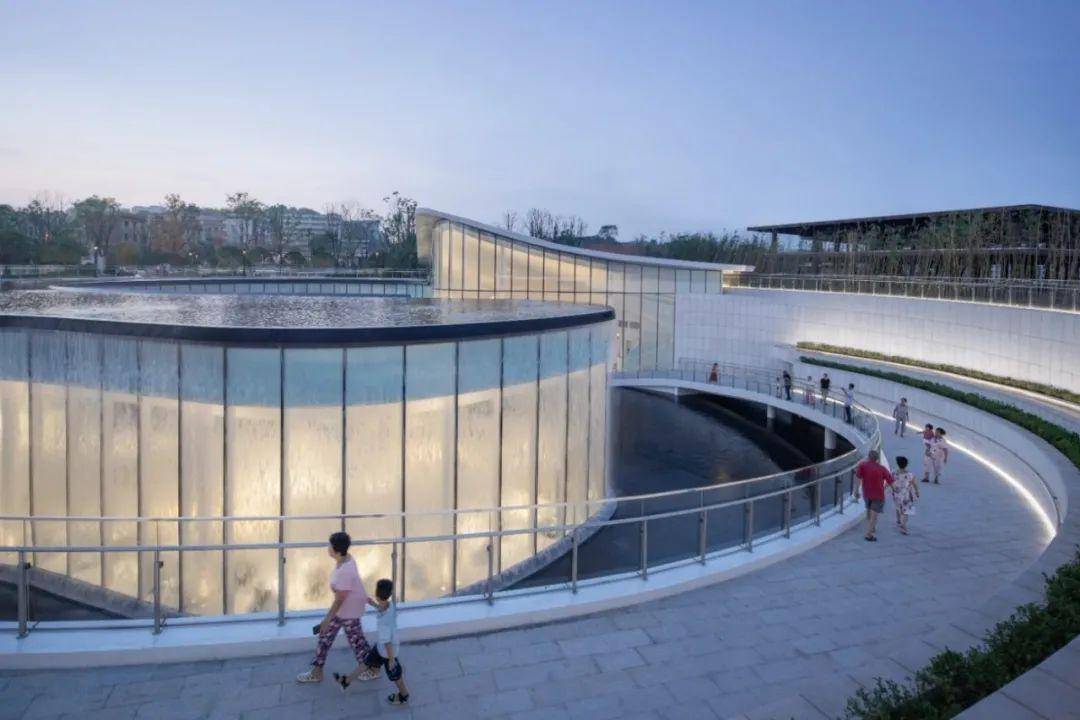 下沉式广场设计以退为进地上地下建筑与景观立体空间自然相融