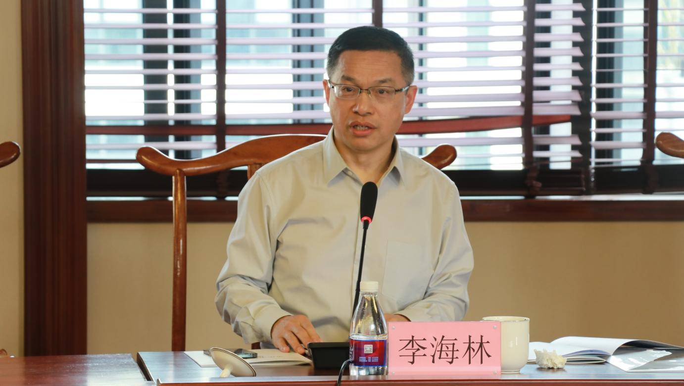 上海新纪元双语学校校长李海林▲ 正教授级教师,浙江省英语特级