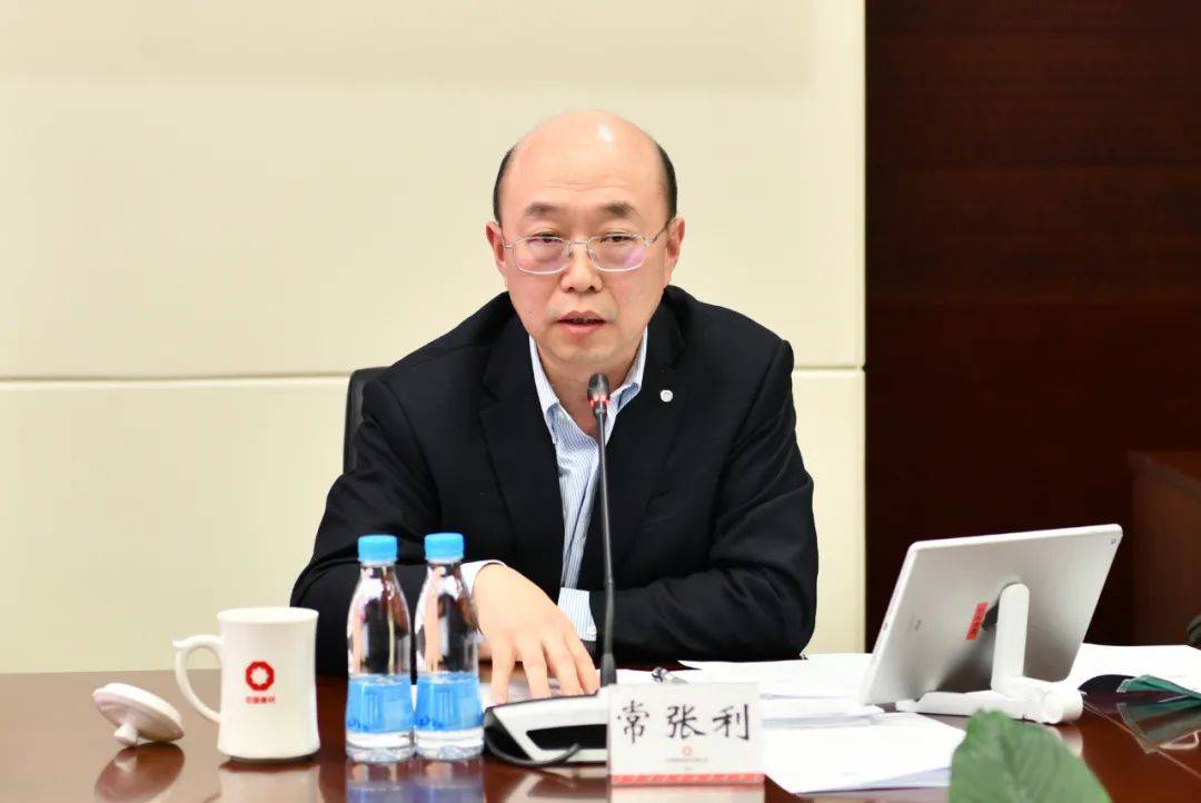 常张利作会议总结,他表示,周育先董事长与李新华总经理的讲话对下一步