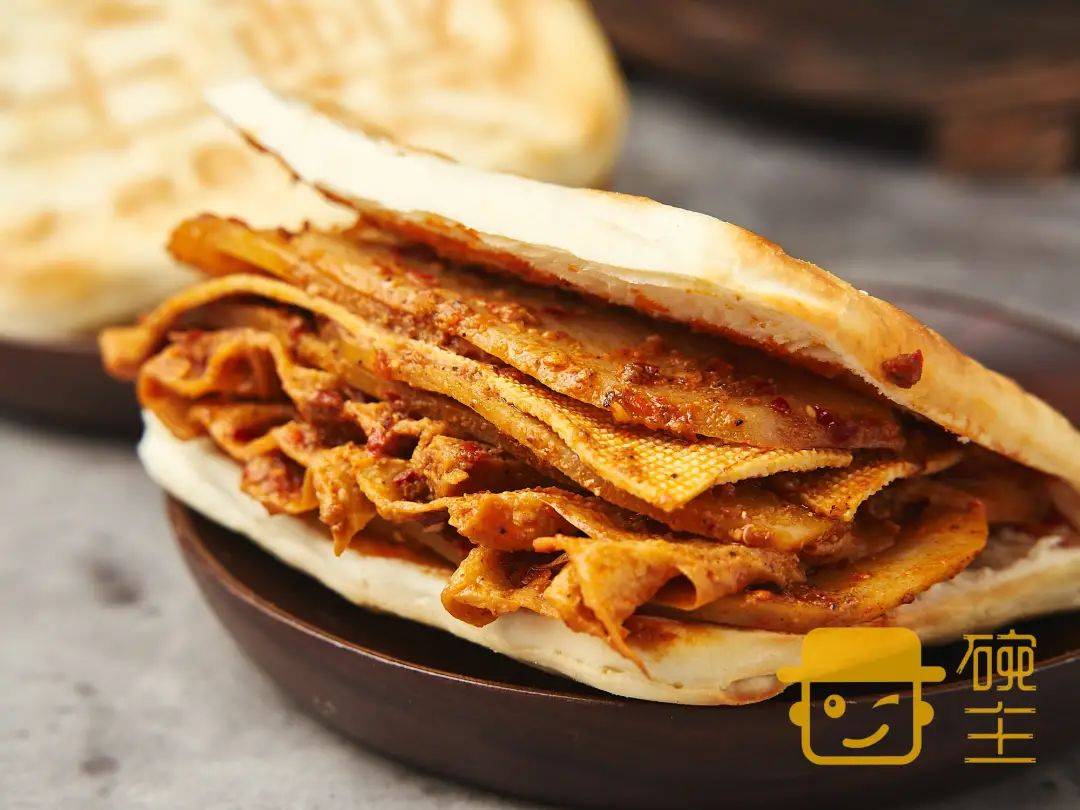 碗主米线,新品系列——真香臭豆腐夹馍_豆皮_酱料_土豆