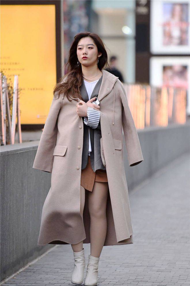 长款大衣穿出时尚大气,搭配技巧很重要,显得人时尚大气_美女_黑色