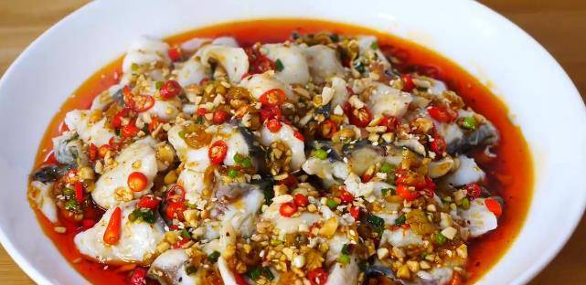 原创一款草鱼懒人做法鱼肉鲜嫩香辣开胃下酒又下饭