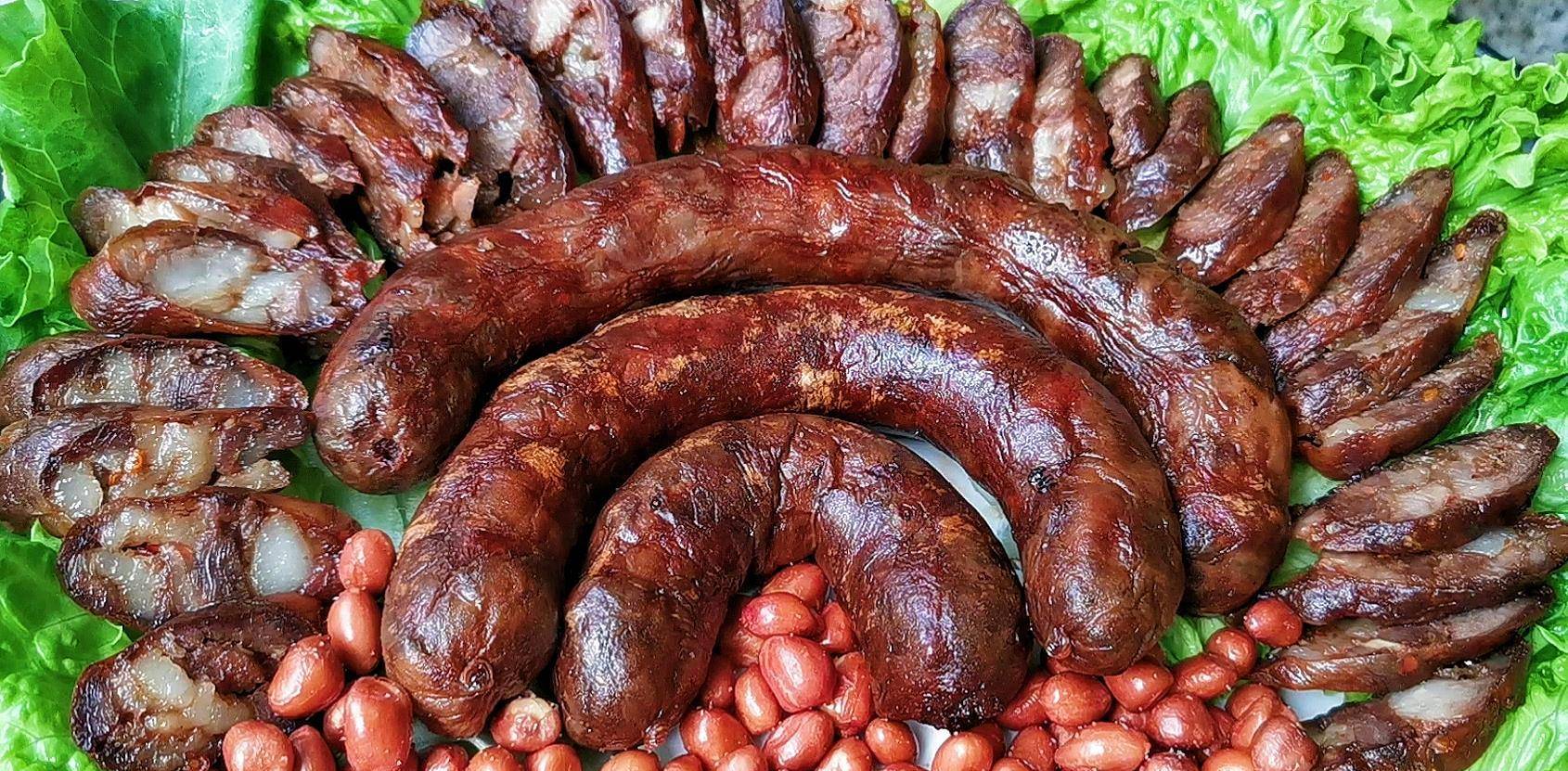 脆皮烧肠怎么做,原来很简单,一次做5根,看一遍就会_小肠_进行_时候