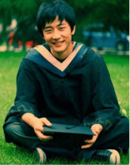 角色|“不靠傍大姐”，36岁的黄轩，打了多少男明星的脸？！