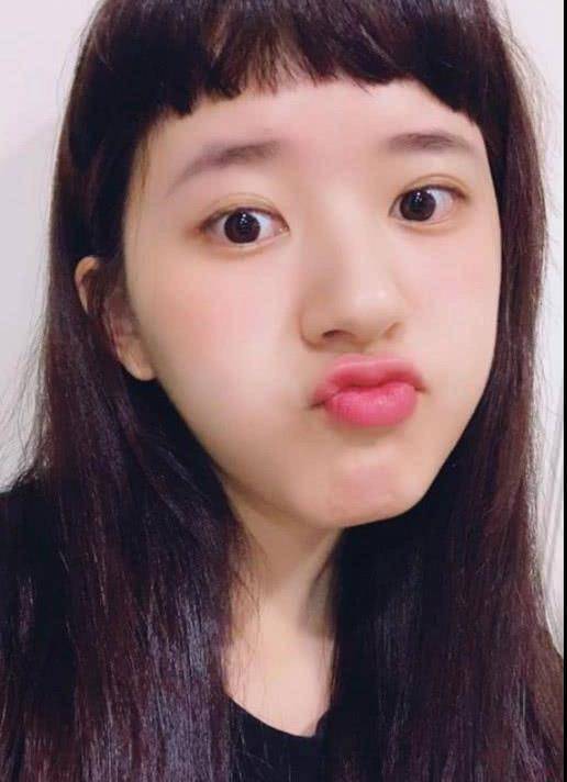 假发肉脸塌鼻梁却一直都露额头,当看到有刘海的赵露思,网友喊着恋爱了!