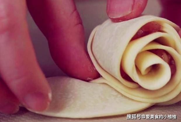 美食|家人爱吃的玫瑰煎饺，烹饪简单又美味，营养解馋的早餐美食