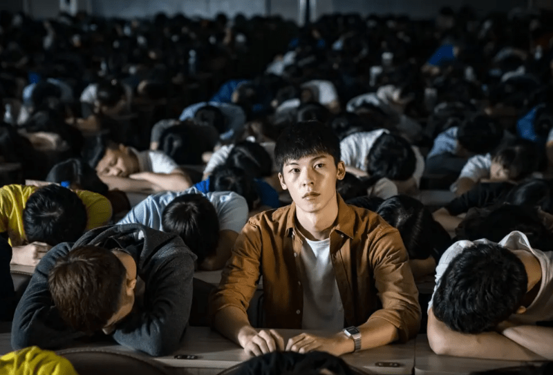 家长|刺眼的光偏向的爱，《阳光普照》下无处可藏，亲情溢出是悲剧开始？