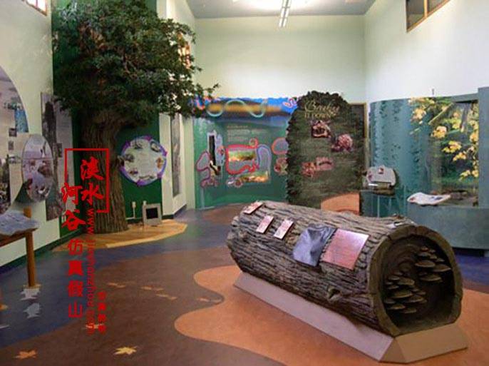 仿真树树皮是柔软的假树制作工艺和以前制作水泥假树的工艺差别很大