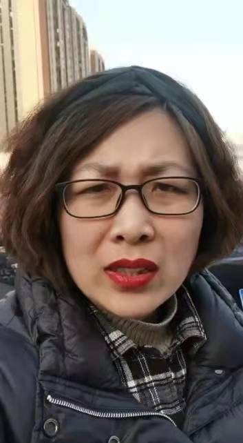 头像39岁接孩子被当成奶奶的女子现状：在微商圈爆红，头像被四处转发