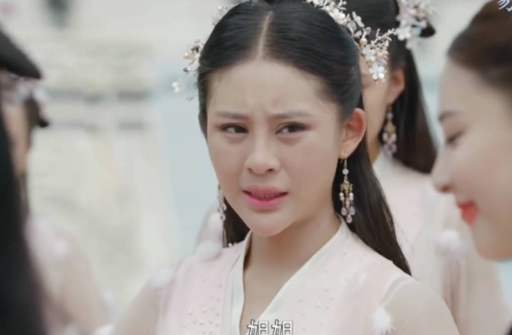 潘时当硅胶脸混进古装剧，盛世美颜一秒打回原形，导演再强都无能为力？