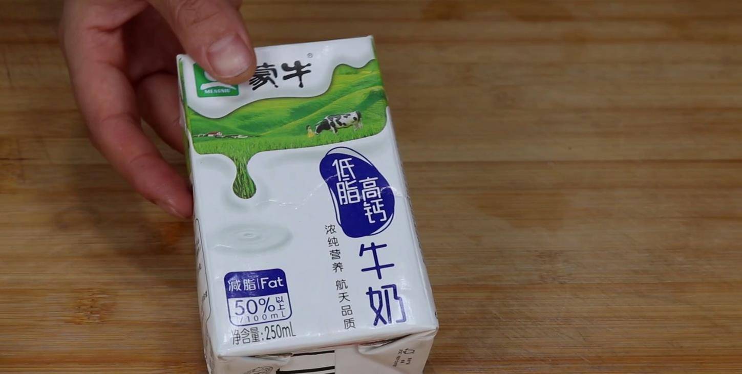 大盒装牛奶正确倒法图片