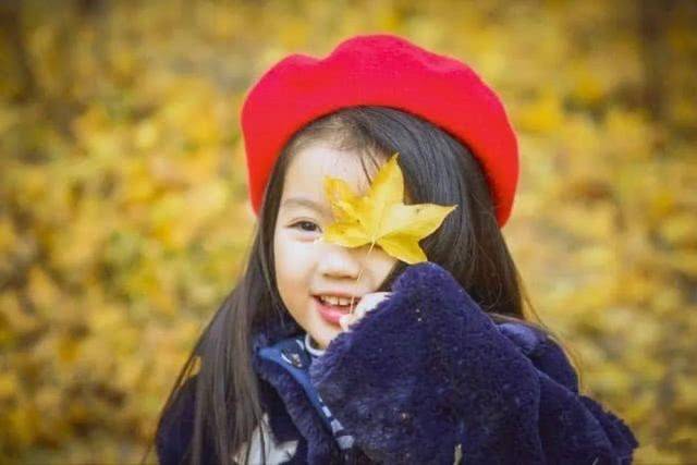 八卦爆料|阿拉蕾:4岁赚钱养弟弟,在没爱的环境带泪成长,懂事得让人心疼!