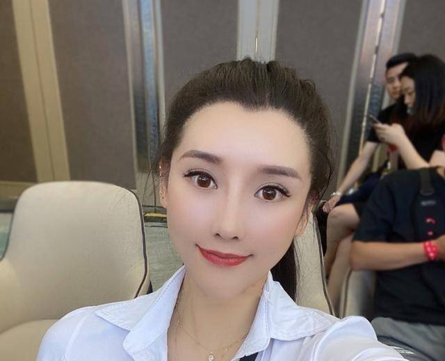 "翘臀女神"刘太阳,人称"凹凸曼",曲线完美,成了全场的焦点_strong_br