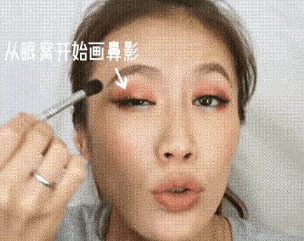 因为脸型有这个特征的人，看起来比同龄人老5岁！看看是不是你