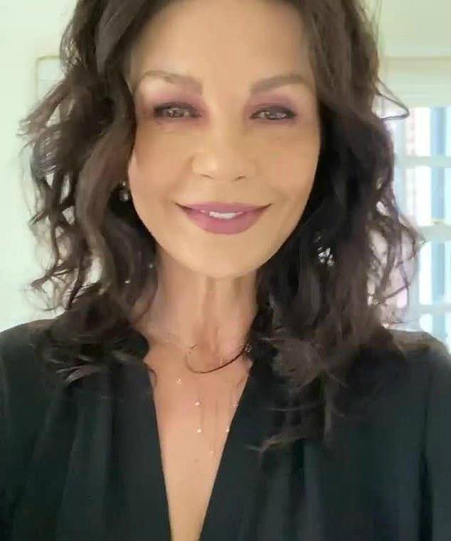 凯瑟琳50岁凯瑟琳.泽塔琼斯颜值崩坏?被嘲毁容像70,整容范本美人迟暮