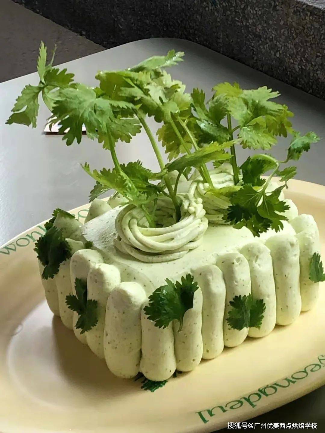 原创苦瓜柠檬茶香菜蛋糕这些中西混搭产品你吃过吗