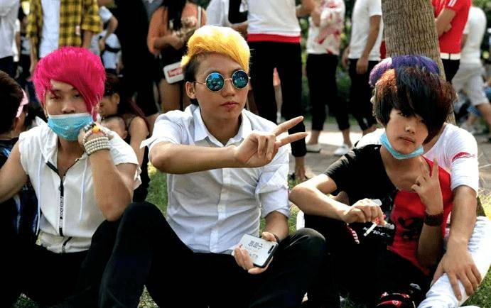 原创纪录片杀马特我爱你比996更残酷的工厂青春物语