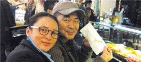 假发蒋勤勤带假发录视频，离开修图之后，脸颊凹陷也太老了吧