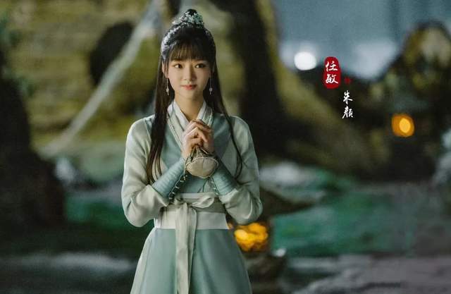 刘海梨形鼻却依然好看的女明星：邱天有清冷感，任敏被称作电影脸