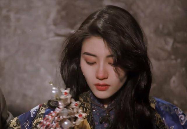长发李嘉欣深夜晒素颜照，港风美女变网红脸，网友：老公怎么忍的？