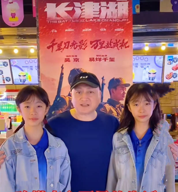 63岁汤镇业罕晒双胞胎女儿近照身材苗条楚楚动人女儿画功了得
