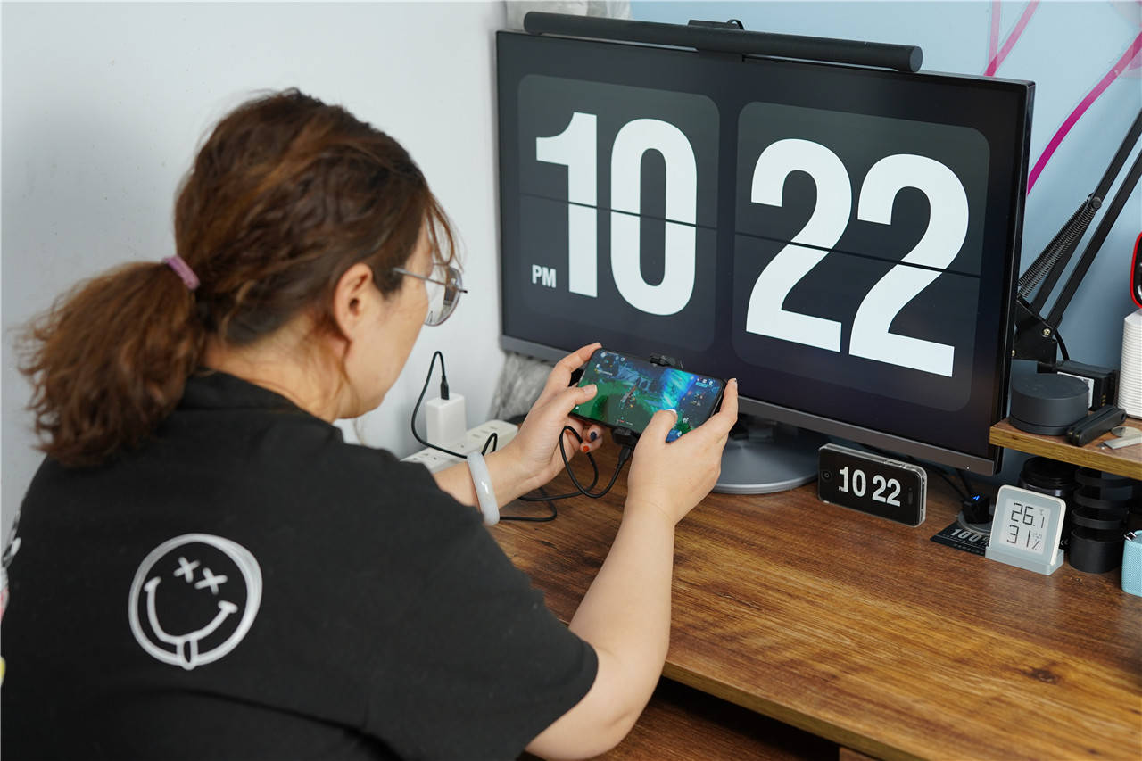 产品|涡轮增压降温技术加持的手机红魔涡轮散热背夹
