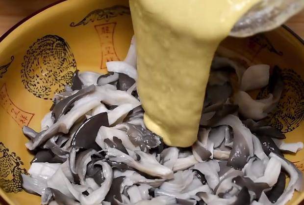 做法|炸蘑菇的好吃做法，比锅巴还香脆，营养美味，不错的家中小零食