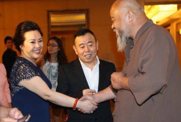 他演配角意外获奖,与妻子结婚多年不离不弃,女儿容颜出众成女神_李琦