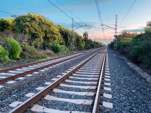 工人说出原因,总算知道其中的奥秘_铁轨_火车_道砟