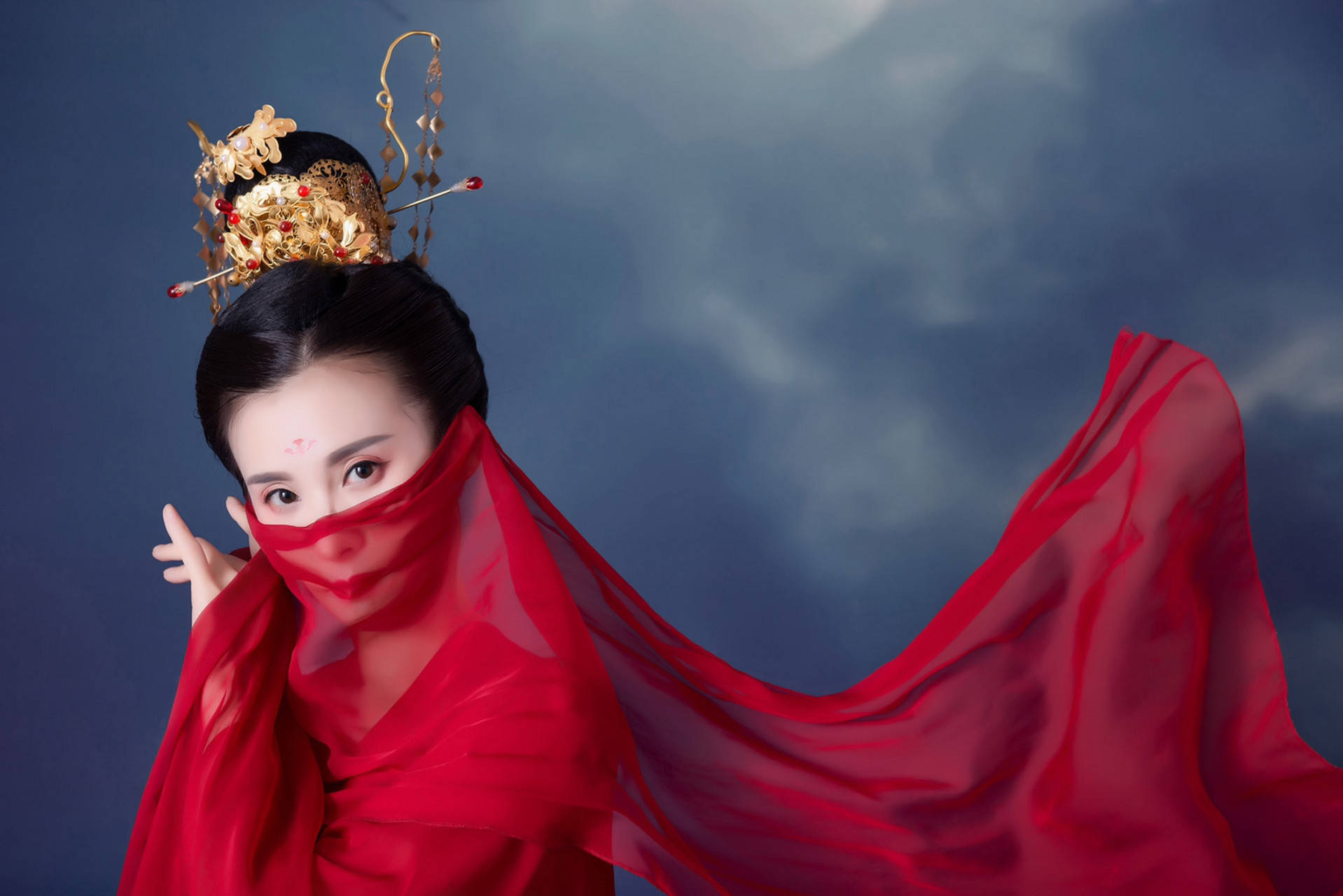 红拂女建议李靖投奔刚刚萌芽的李唐,辅助李靖灭萧梁,破辅公祏,灭东突