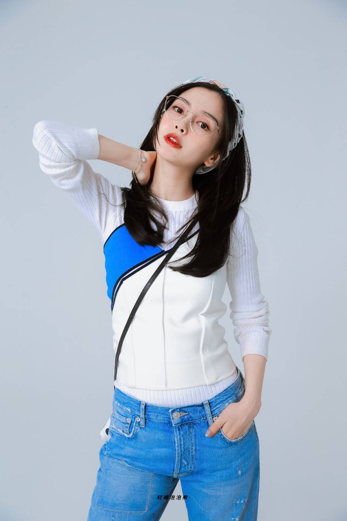 好身材 Angelababy穿粉色很好看，一身粉色格子套装，笑容明媚少女感十足