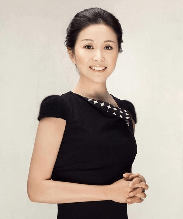 同学|黄菡:倒追丈夫恩爱31年无绯闻,是别人的情感导师,却搞不定女儿?