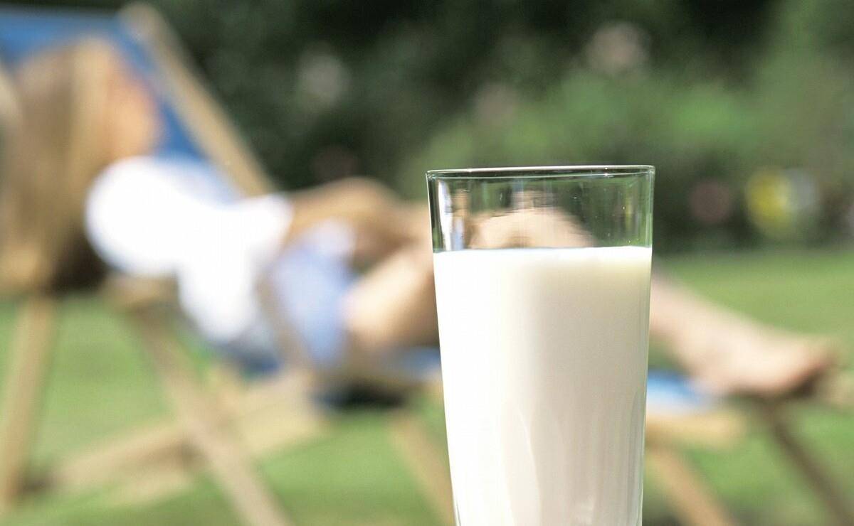 多饮水|多饮水究竟能保护肾脏还是会伤害肾脏？医生：这样饮水更健康