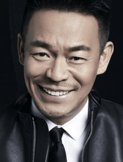 身份|他被称作是张嘉益的“小跟班”，以歌手身份出道，却在转型后被骂！