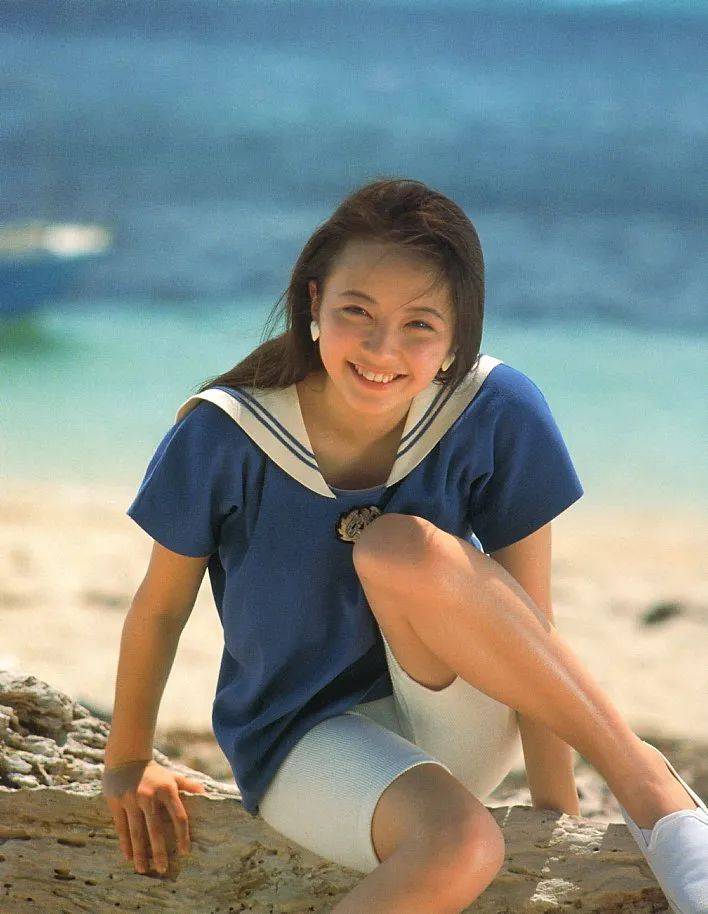 活跃在我们视线中的现代美女,这些写真继承了昭和时代真实而自然的美