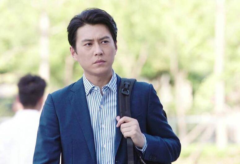 因为|43岁靳东1993年出道,二十多年摸爬滚打,如今成为富豪身价过亿!