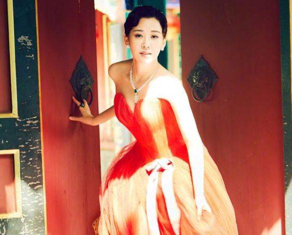 郭碧婷10位女星素颜大比拼，许晴暴露“真面目”，不老女神变大妈