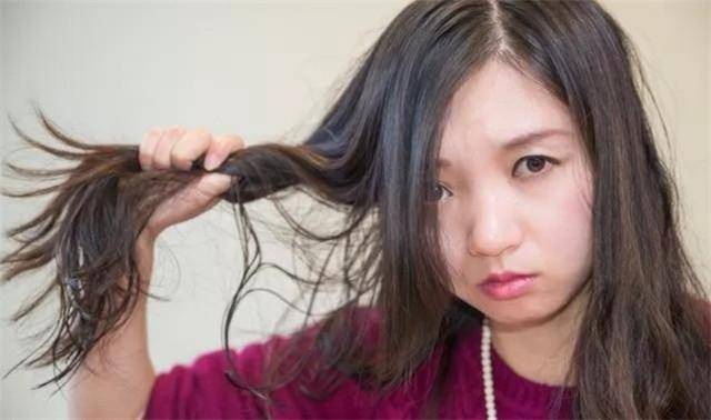 长发奔四奔五的女人，建议剪掉长发留短发，原因有4点，重点不是好看