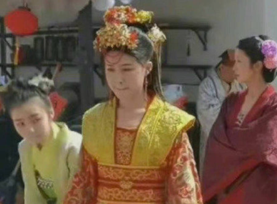 杜冰雁|炒冷饭毁经典!《上错花轿嫁对郎》被翻拍,服化道劝退路人