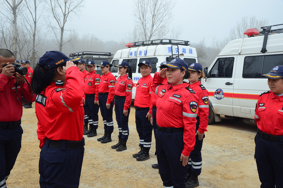 常抓不懈苦练兵郑州市新郑神鹰救援队晋级增星仪式顺利举行