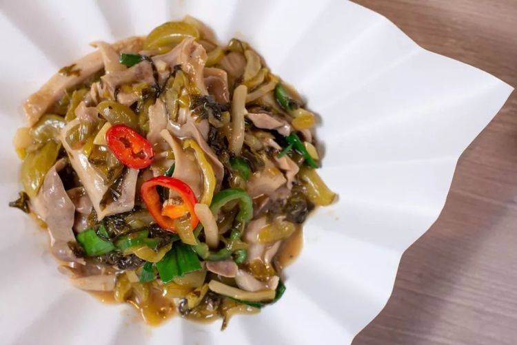 原创教你营养好吃的酸菜炒猪肚条美味解馋很过瘾孩子们都抢着吃