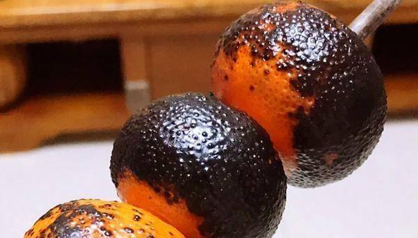 孙俪教的烤橘子,冬天吃正合适,生津润肺,也是农村里的小偏方_橙子