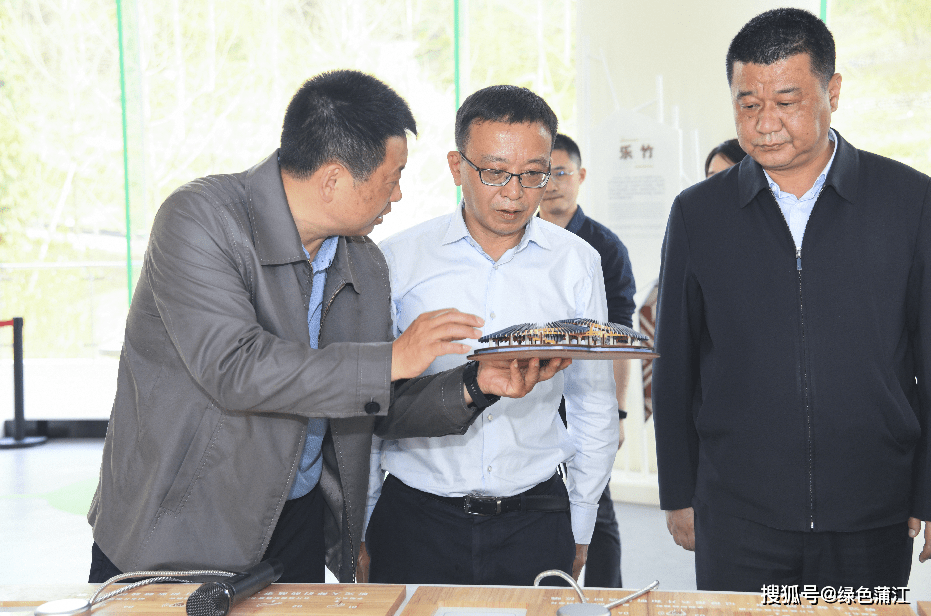 在崇州市委书记欧昭,市人大常委会主任廖冬雪等陪同下,蒲发友一行先后