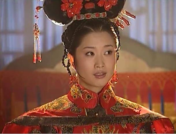 博弘在其他剧里的扮相要漂亮很多,看来《康熙王朝》里董鄂妃显得没